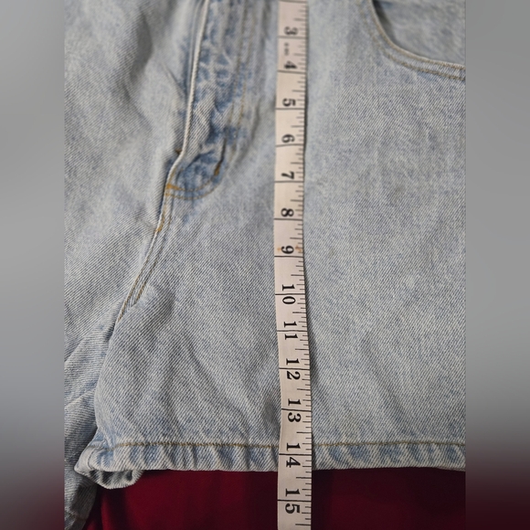 Y2k vintage style light wash womens jean shorts - Picture 4 of 8